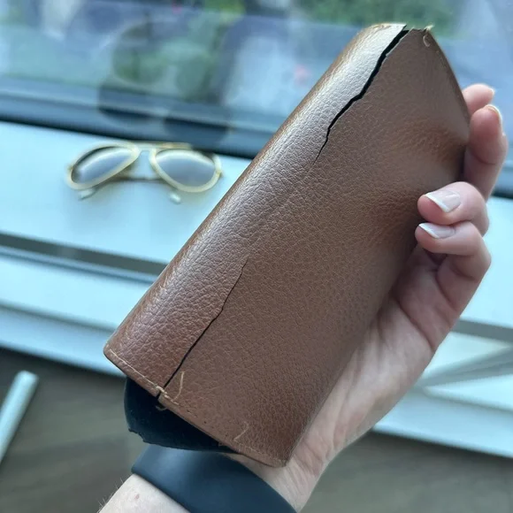 Ray-Ban Aviator Sunglasses with Tan Case and Cloth - Loved Condition - Picture 4 of 13